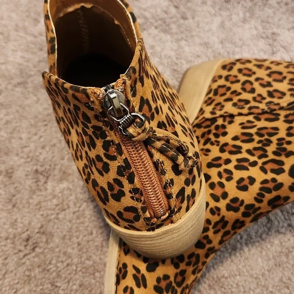 NWNB leopard print booties - Picture 2 of 5